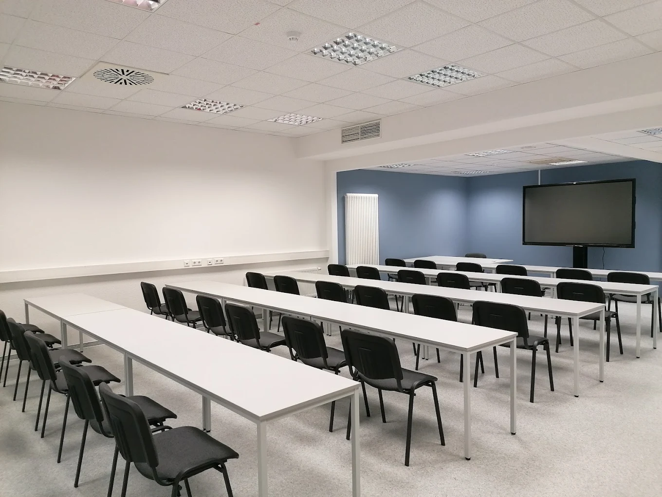 Heller Schulungsraum der Fahrschule Hercht am Schachtweg 22